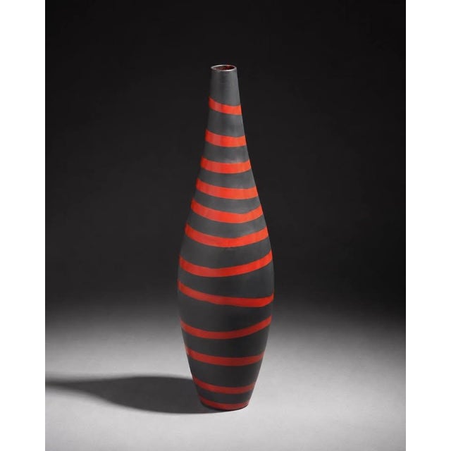 Modern Sculptural Floor Vase in Black and Red Striped Finish For Sale - Image 4 of 4