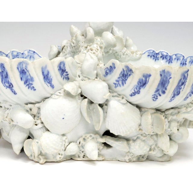 Mid 18th Century Bow Porcelain Underglaze Blue & White Shell Sweetmeat Stand For Sale - Image 5 of 16