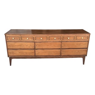 Vintage 1960s Walnut MCM Dresser With Tapered Legs For Sale