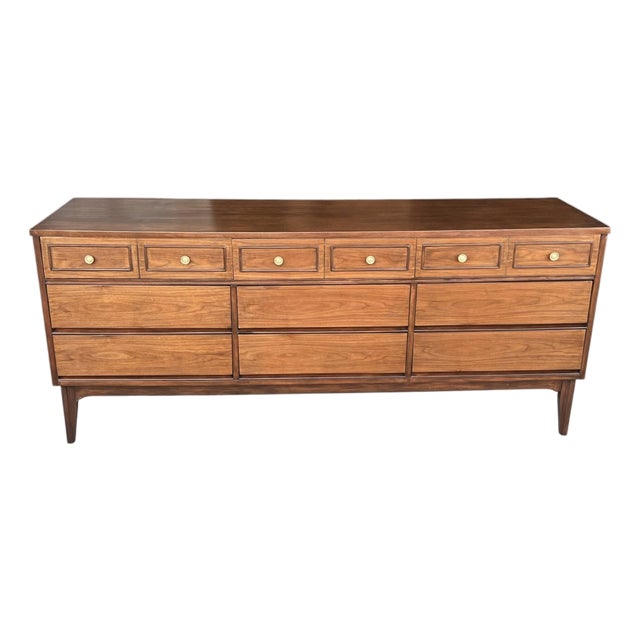 Vintage 1960s Walnut MCM Dresser With Tapered Legs For Sale