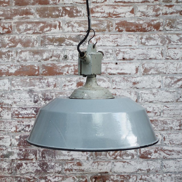 Vintage Industrial Cast Iron and Gray Enamel Pendant Light from Industria Rotterdam For Sale - Image 4 of 5
