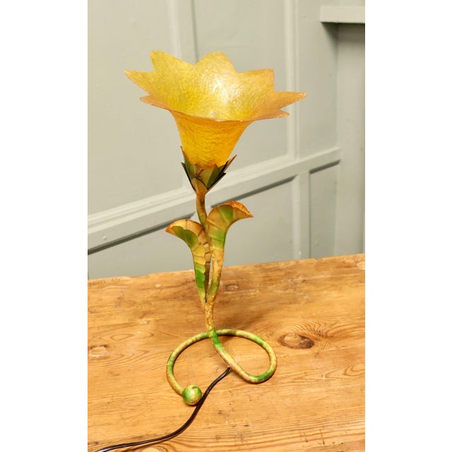 French Painted Toleware Lilly Pad Table Lamp, 1960 For Sale - Image 3 of 9