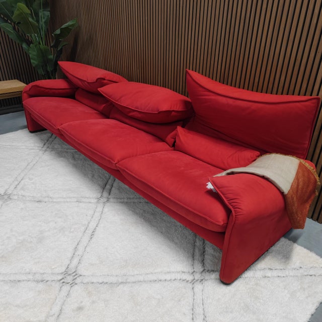 Postmodern Maralunga 3-Seater Sofa by Vico Magistretti for Cassina, 2024 For Sale - Image 3 of 6