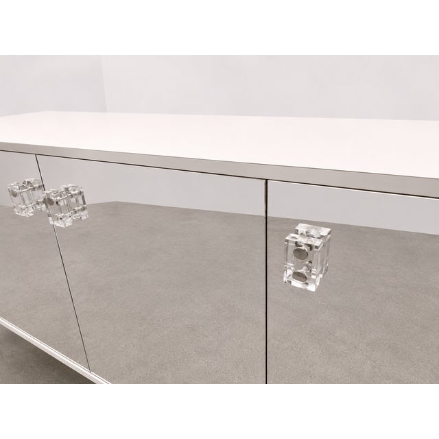 Modern Vintage Mirrored Credenza With Lucite Sides & White Laminate For Sale - Image 3 of 9