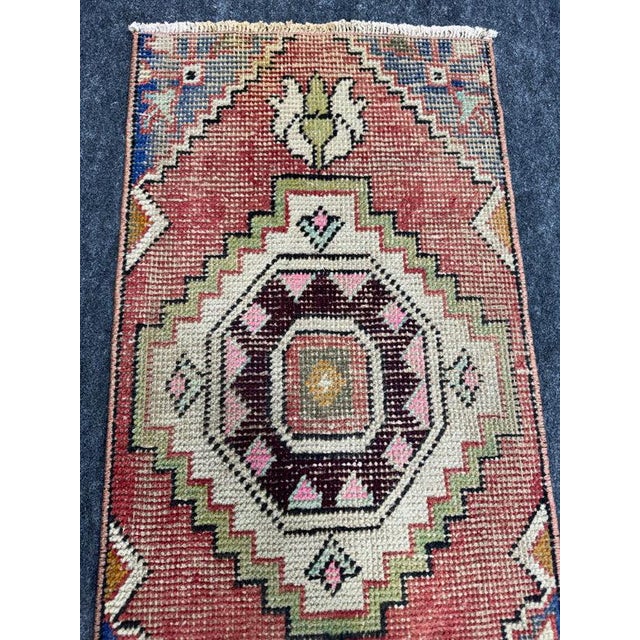 Turkish Yastik Rug 1'5" x 2'8" For Sale - Image 4 of 5