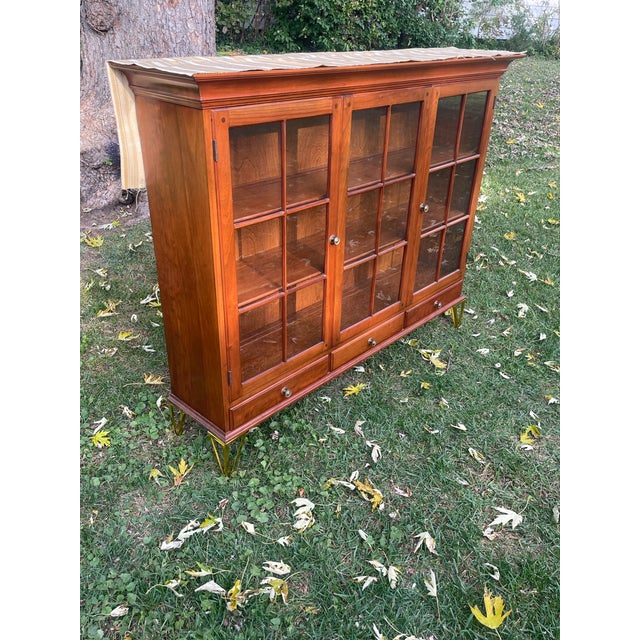 Ethan Allen Mount Vernon Hutch Top Curio Display Wood and Glass Display Cabinet For Sale - Image 10 of 12