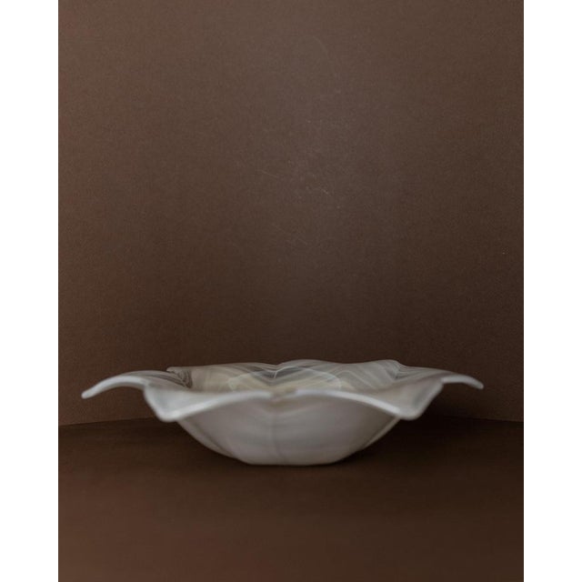 Vintage Murano Glass Bowl in Flower Shape with White Transparent Streaks For Sale - Image 5 of 11