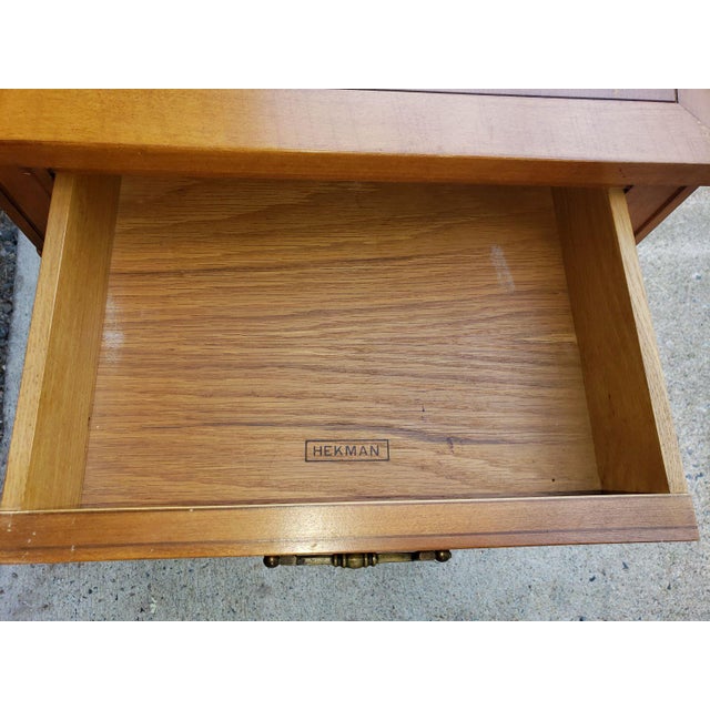 1950s Mid Century Hekman Furniture Wood Side Table Wedge Single Drawer For Sale - Image 5 of 11