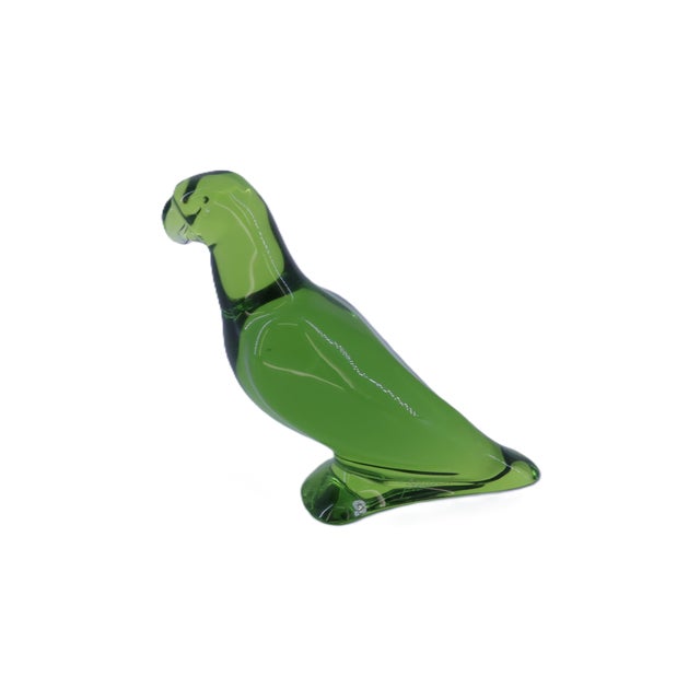 French 1980s Baccarat Emeral Green Crystal Parrot Figurine For Sale - Image 3 of 8