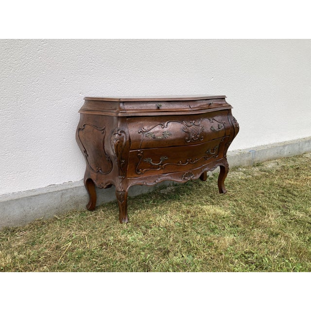 Superb louis xv style tomb chest of drawers, 20th century it has four drawers dimensions: h: 83.5 x w: 130 x d: 55 cm