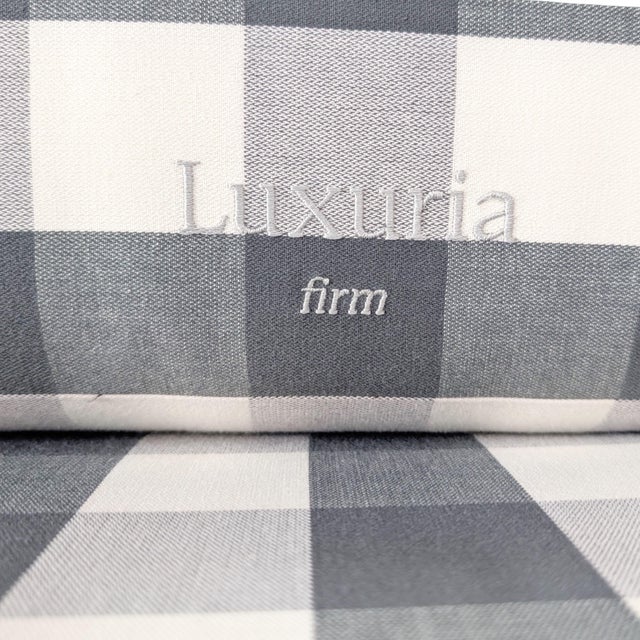 Luxuria Firm Double Bed from Hästens For Sale - Image 15 of 17