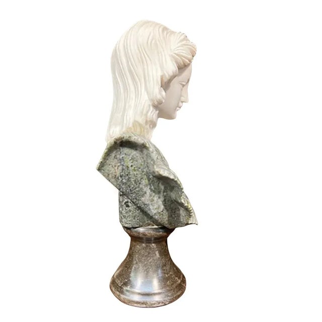 Early 20th Century Italian Marble Bust of a Woman For Sale - Image 4 of 8