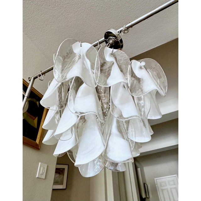 Mid-Century Modern Mazzega Murano Clear White Petal Chandelier For Sale - Image 3 of 18