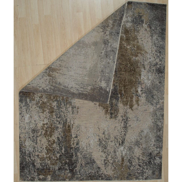 Xena Chloe Gray Hand-Knotted Wool Rug Carpet, Abstract Modern Texture For Sale In New York - Image 6 of 6