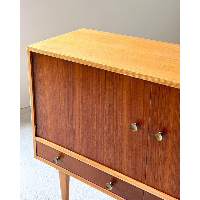 Mid-Century Modern R414 Sideboard by Gordon Russell for W.H. Curly Russell, 1950s For Sale - Image 3 of 12