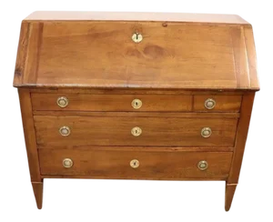 Antique Chest of Drawers in Walnut, 1700s