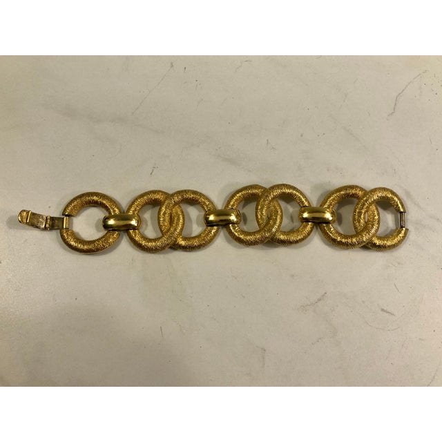 This fabulous 1970s Crown Trifari Textured Gold Link Bracelet will be a sophisticated addition to your vintage jewelry...