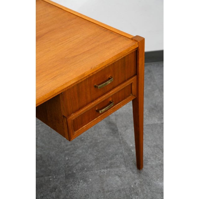 1960s Mid Century Modern Desk Walnut Office Vintage 2 Drawers Executive Compact MCM For Sale - Image 11 of 12