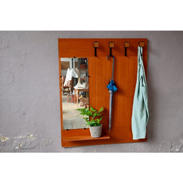 Nicely composed, this wall coat rack is a perfect reception furniture in an entrance. In a resolutely Scandinavian style,...