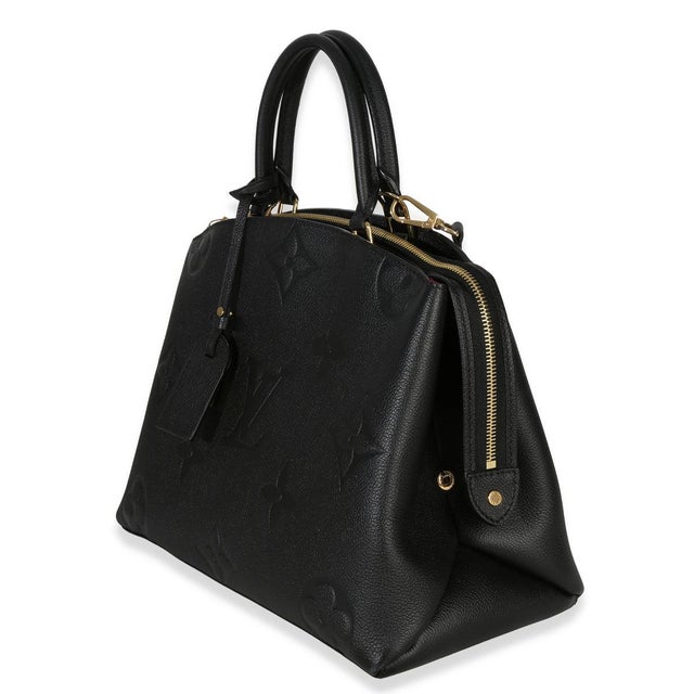 Item #: 153321 Interior Material: Microfiber MSRP: 3,850 Features Interior: One zip pocket. One slip pocket Dimensions: 11...