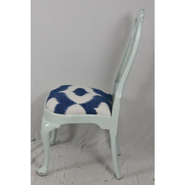 Late 20th Century Stickley Williamsburg Style Mahogany Queen Anne Chair Blue & White Fabric For Sale - Image 5 of 11