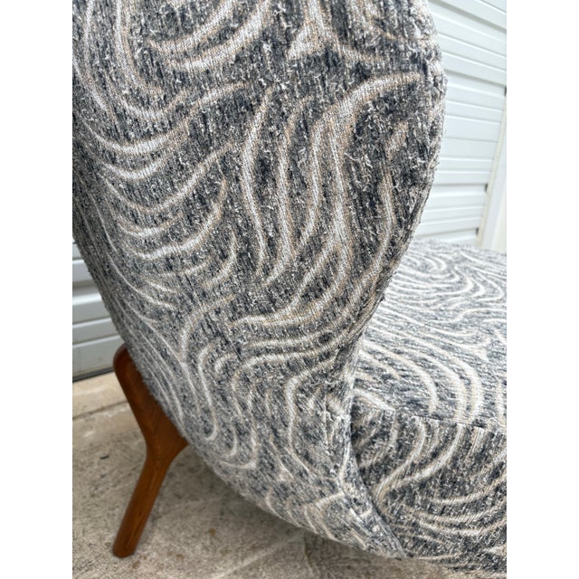 This is a pair of newly upholstered mid-century vintage club chairs in the manner of Geo Ponti. These incredibly stylish...