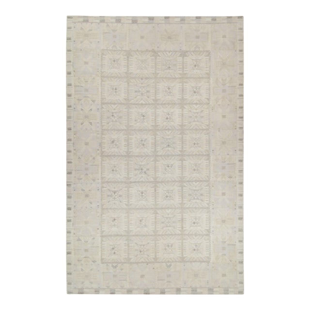 Rug & Kilim’s Scandinavian Style Kilim in White and Gray Geometric Pattern For Sale