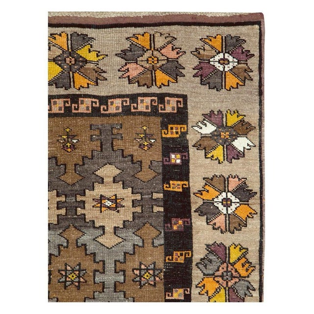 Galerie Shabab Collection Mid-20th Century Handmade Turkish Anatolian Gallery Rug For Sale - Image 4 of 10