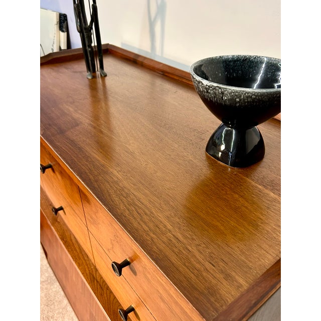 This beautiful chest has (5) drawers and is found in very fine original condition. The top has a shaped galley with...