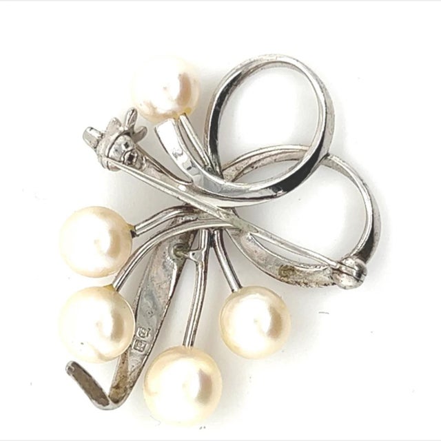 1990s 1990s Mikimoto Estate Akoya Pearl Brooch Sterling Silver For Sale - Image 5 of 11