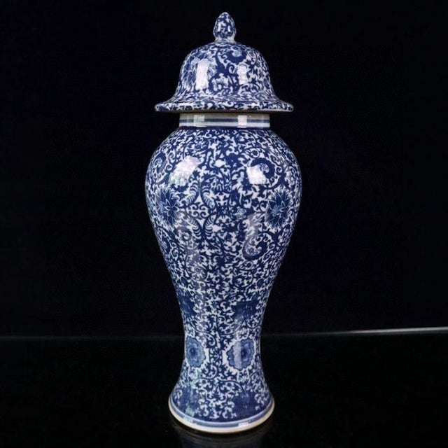 Chinoiserie Chinoiserie Blue and White Interlocking Lotus Porcelain Lidded Ginger Jar For Sale - Image 3 of 9