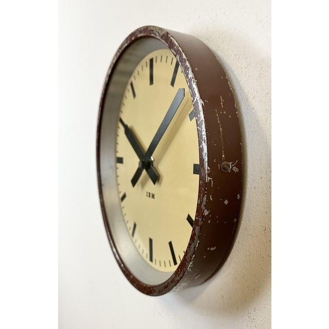 1950s Industrial Brown Factory Wall Clock from IBM, 1950s For Sale - Image 5 of 18