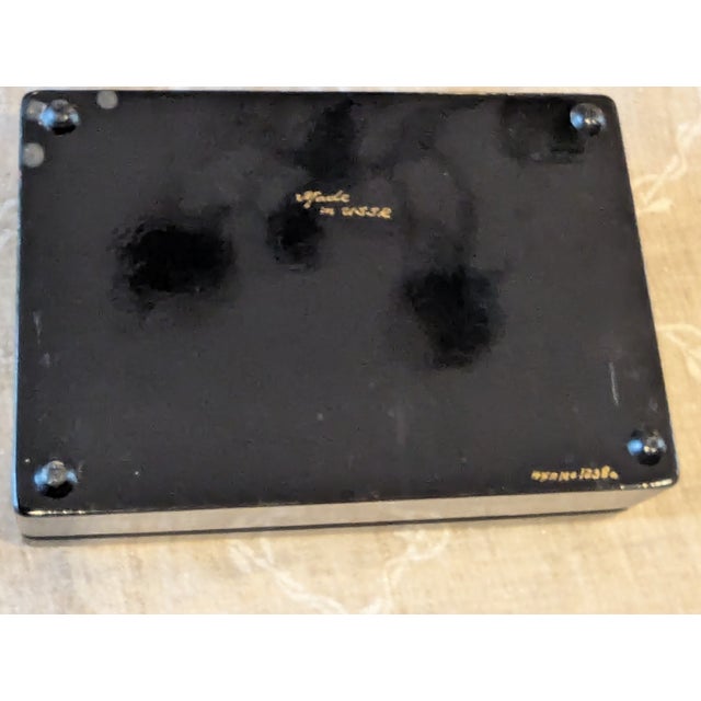 In the bottom right corner of the lid, the artist's name is inscribed: "Морозов В.Б." (Morozov V.B.). This particular box...