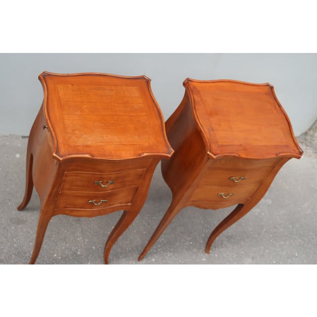 1950s Set of Two French Louis XV Style Nightstands. For Sale - Image 4 of 13
