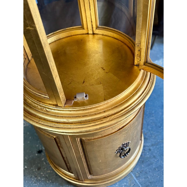 Gold 1970s Weiman Furniture Company Circular Tower Curio Cabinet Vitrine For Sale - Image 8 of 11
