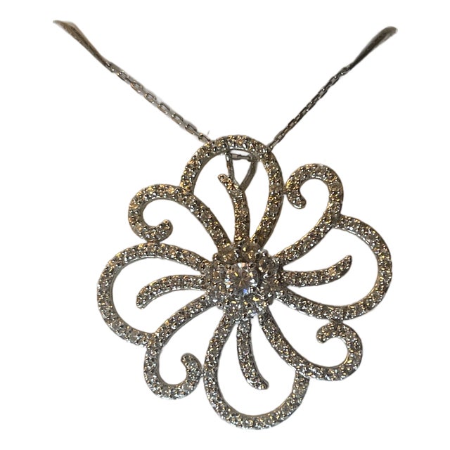 Flower Cluster Diamoness Pendant For Sale