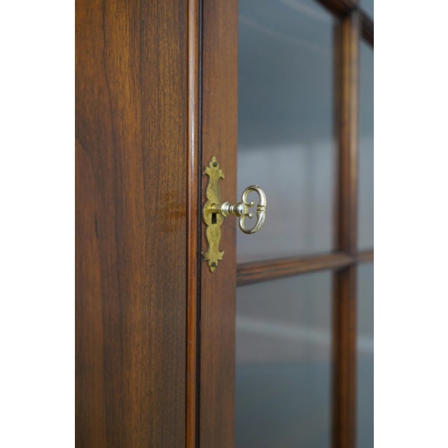 Henkel Harris Cherry 12 Pane Corner China Cabinet For Sale - Image 9 of 12