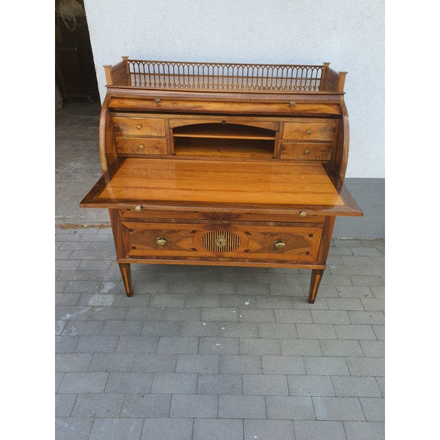 Louis Seize Cylinder Inlaid Desk in Walnut, 1790s For Sale - Image 15 of 17