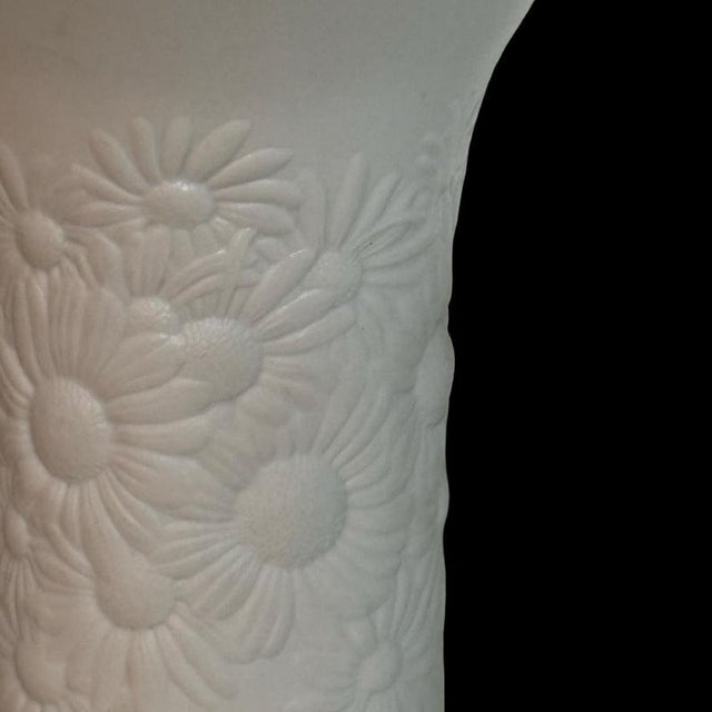 Rosenthal Ceramic Daisy Vase by Rosemonde Nairac for Rosenthal, 1979 For Sale - Image 4 of 6