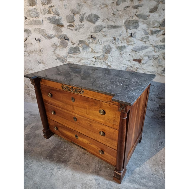 Traditional Antique Chest of Drawers in Walnut and Oak with Marble Top, France, 1820-1850 For Sale - Image 3 of 18