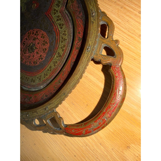 Antique Indo Persian Brass Tray With Red Lacquer Inlay, Hand Etched Jaipur Brassware, Vintage Scalloped Handled Serving Tray For Sale - Image 4 of 9