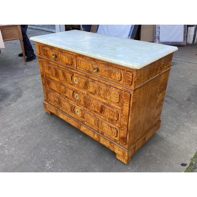French Antique Birds-Eye Maple Antique Chest W/ Marble Top For Sale - Image 4 of 13