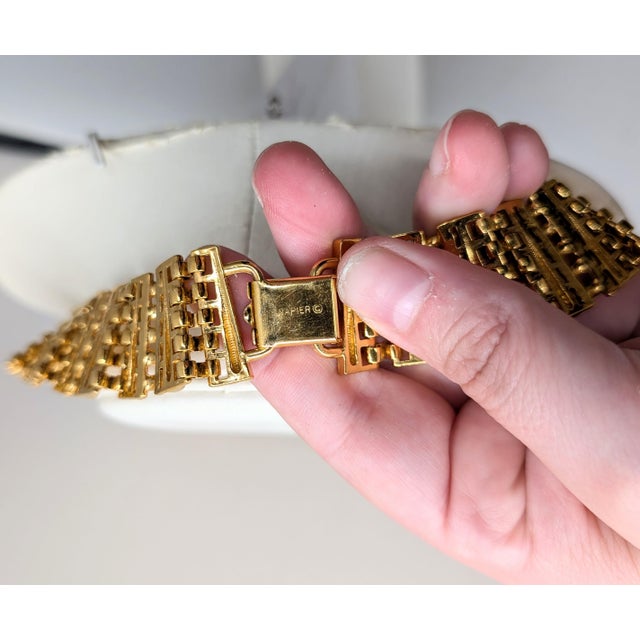 Gold Vintage Signed Napier Goldtone Interlocking Link Wide Collar Necklace For Sale - Image 8 of 10