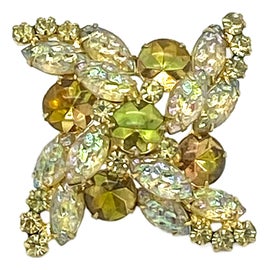 Example of Juliana Brooches