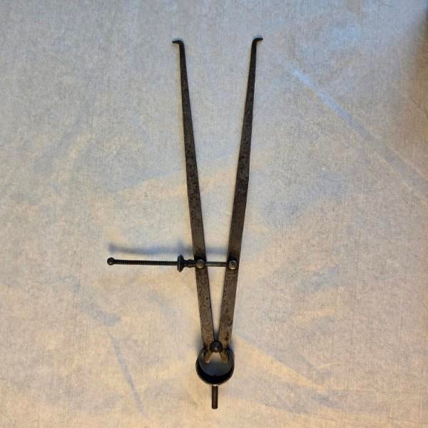 19th C. Hand-Forged Iron 14" Machinist Inside Calipers For Sale - Image 6 of 18
