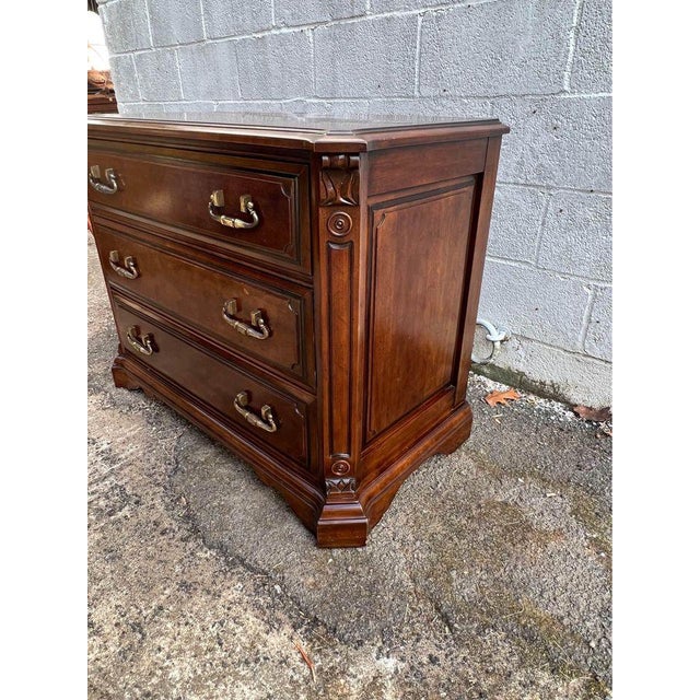 Late 20th Century Davis Cabinet Furniture Chippendale Style Solid Cherry Chest of Drawers Nightstand For Sale - Image 4 of 11