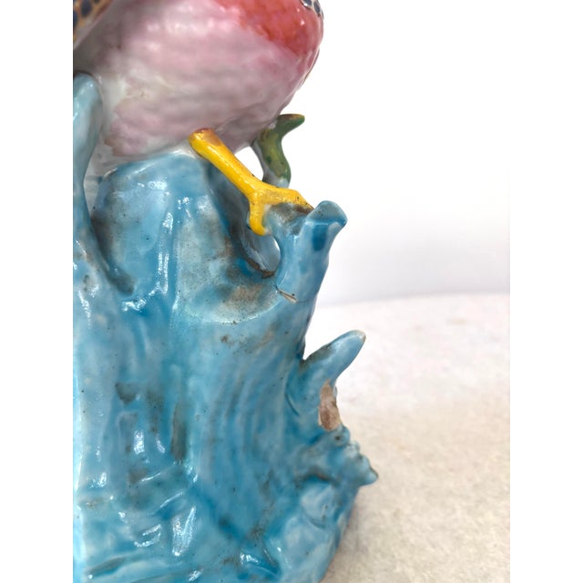 Vintage Chinoiserie and Hollywood Regency Parrot Lamp For Sale - Image 4 of 7