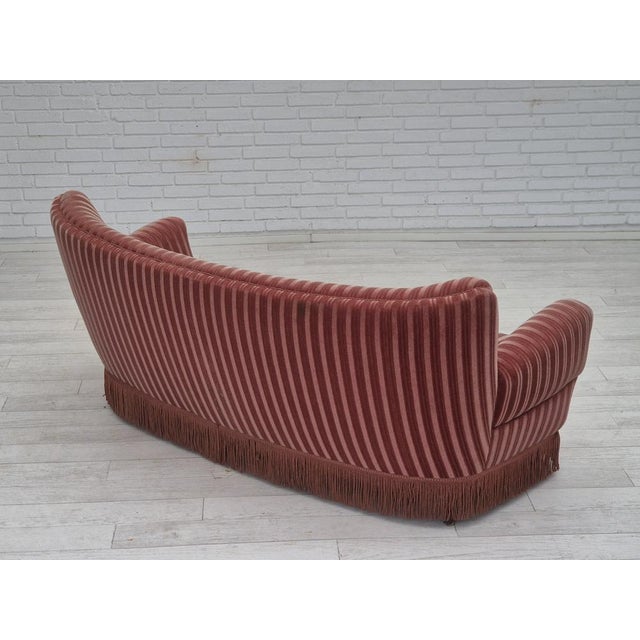 Danish Curved 3-Seater Sofa in Salmon Pink Furniture Velour, 1960s For Sale - Image 13 of 18