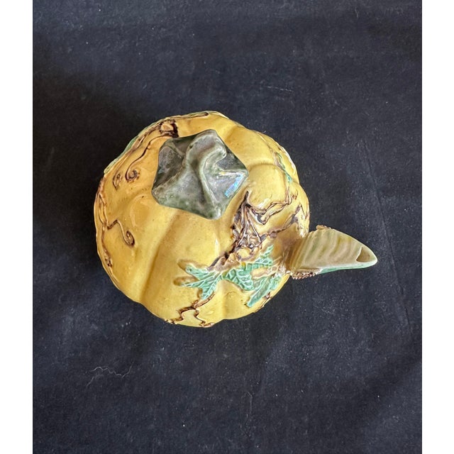 Chinese Antique Chinese Porcelain Water Dropper; Gourd-Shaped Scholar's Tool; Qing Dynasty For Sale - Image 3 of 12