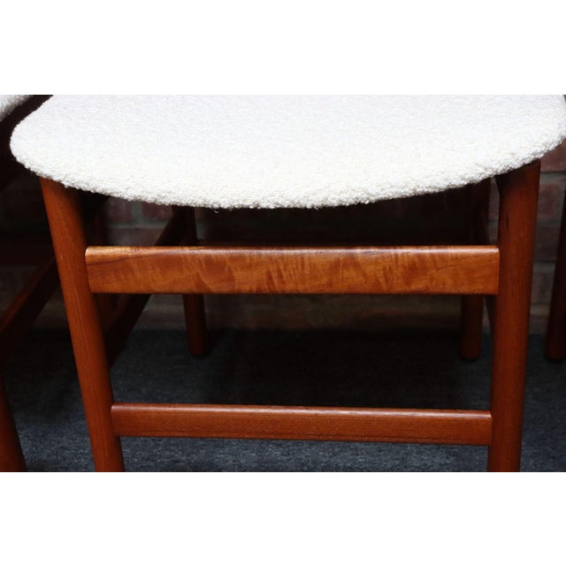 Set of Eight Italian Modern Shell Dining Chairs in Teak and Bouclé by Saporiti For Sale - Image 11 of 12